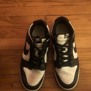 Nike Men's Black and White Sneakers